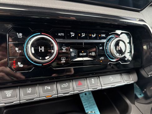 Used 2024 GMC Sierra 2500 AT4 w/ AT4 Preferred Package image 23