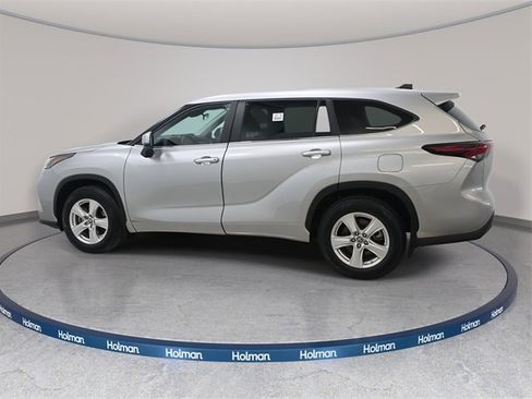 Certified 2024 Toyota Highlander LE image 8