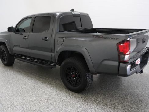 Used 2018 Toyota Tacoma TRD Sport w/ Technology Package RWD image 9