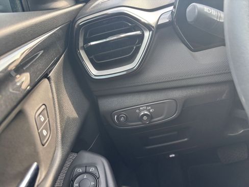 Used 2025 Chevrolet TrailBlazer LT image 32