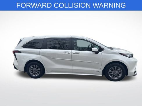 Used 2021 Toyota Sienna XLE image 8