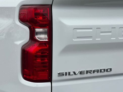 Used 2022 Chevrolet Silverado 1500 LT w/ Z71 Off-Road Package AWD/4WD image 29