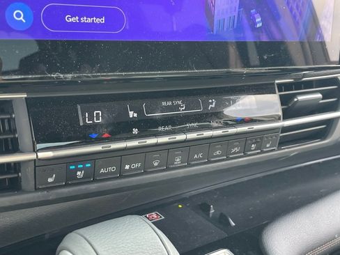 Used 2025 Toyota Sienna Limited image 8