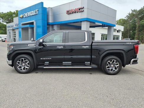 Used 2022 GMC Sierra 1500 SLT w/ SLT Convenience Package AWD/4WD image 7