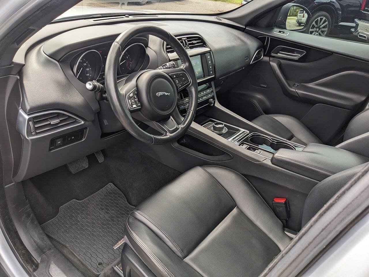 Used 2017 Jaguar F-PACE Premium AWD/4WD image 32