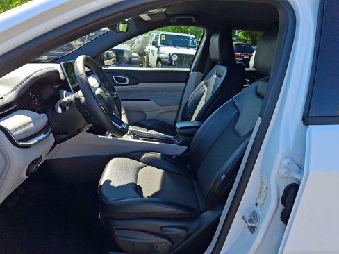 Used 2024 Jeep Compass Latitude AWD/4WD image 10