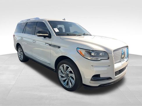 Used 2024 Lincoln Navigator Reserve AWD/4WD image 17