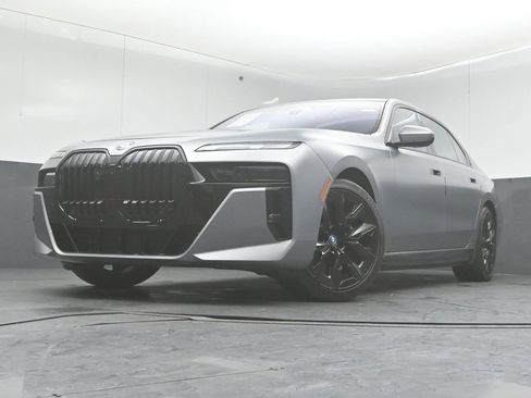 Used 2023 BMW i7 xDrive60 image 17