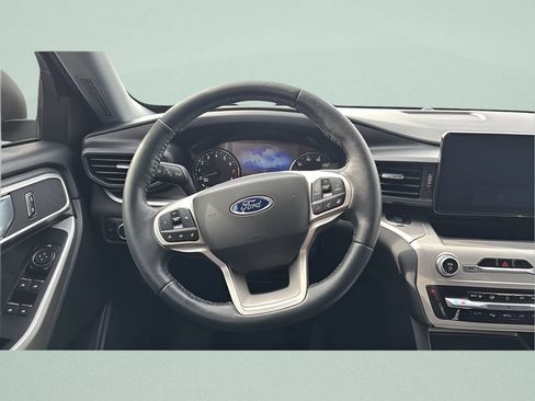 Used 2022 Ford Explorer XLT AWD/4WD image 13