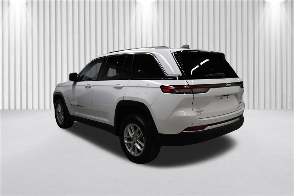 Certified 2023 Jeep Grand Cherokee Laredo X AWD/4WD image 5