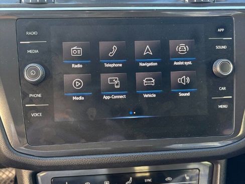 Used 2022 Volkswagen Tiguan SE image 21