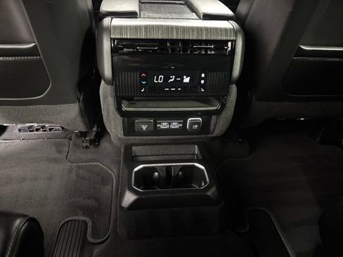 Certified 2024 Jeep Wagoneer Series III AWD/4WD image 27