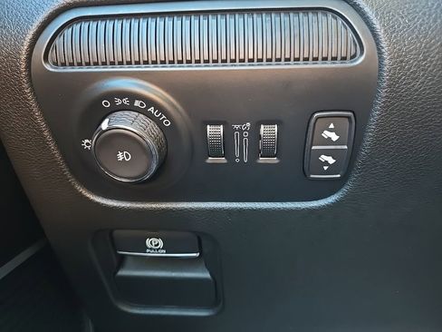 Used 2024 Jeep Wagoneer Series II w/ Flexible Seating Group AWD/4WD image 45
