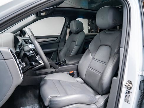 Used 2023 Porsche Cayenne Platinum Edition image 5