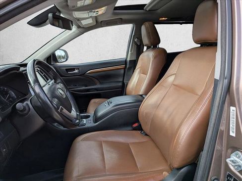 Used 2017 Toyota Highlander Limited image 15