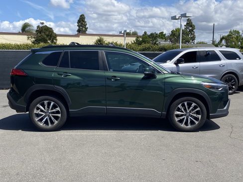 Used 2023 Toyota Corolla Cross XLE image 2