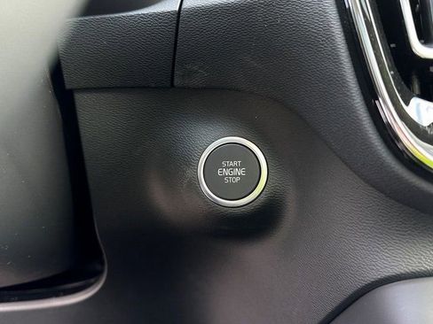 New 2025 Volvo XC40 B5 Plus w/ Climate Package image 26