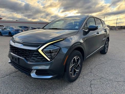 Used 2024 Kia Sportage LX image 9