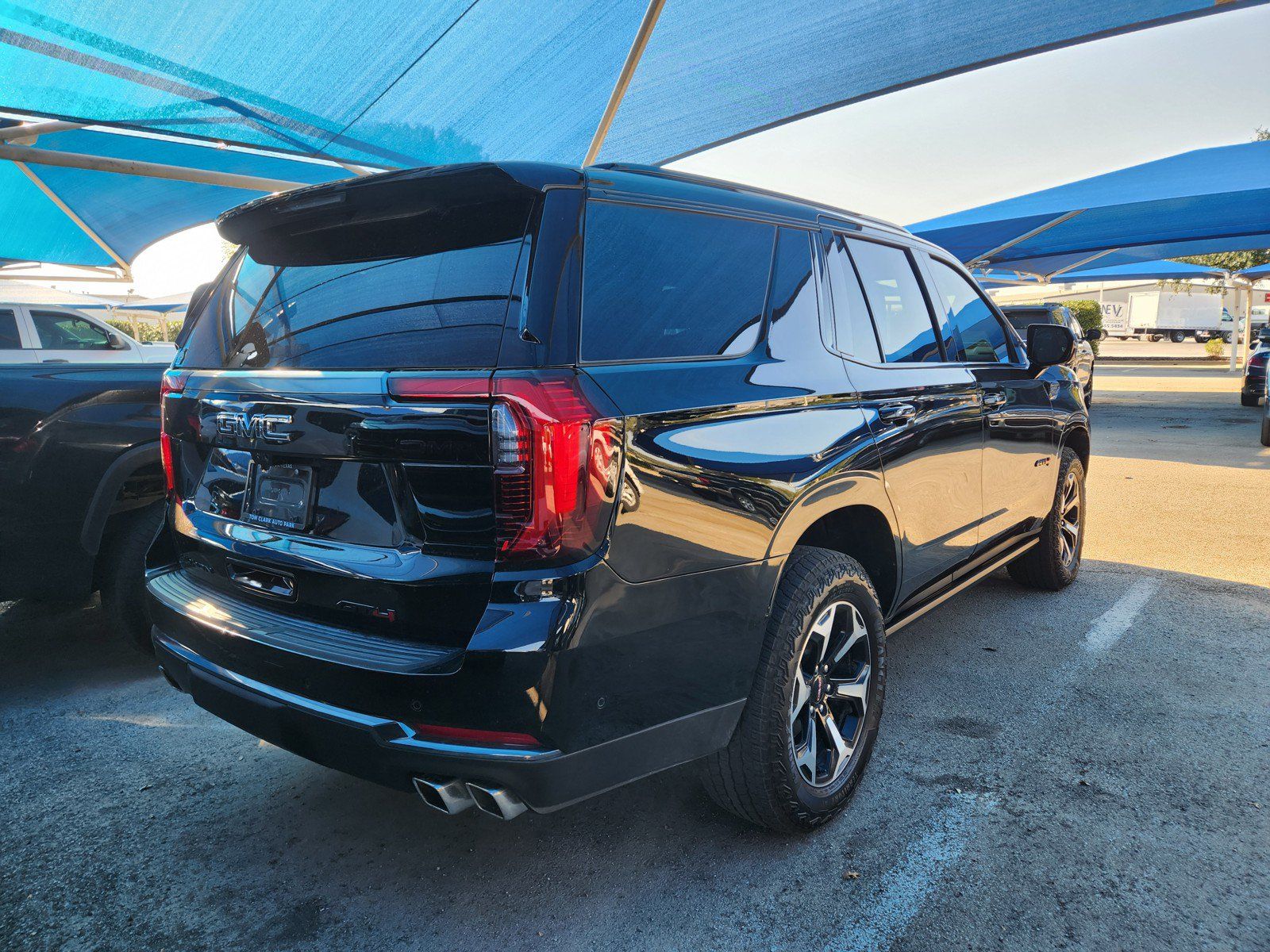 Used 2026 GMC Yukon AT4 w/ AT4 Premium Package AWD/4WD image 4