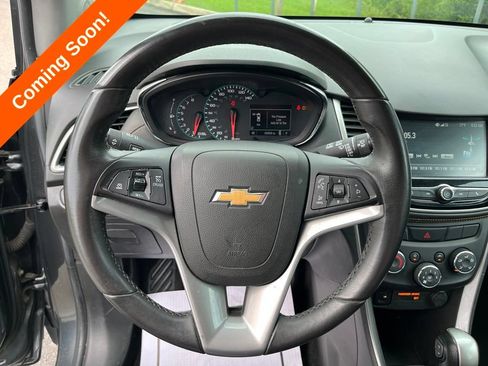 Used 2017 Chevrolet Trax LT w/ LT Convenience Package FWD image 17