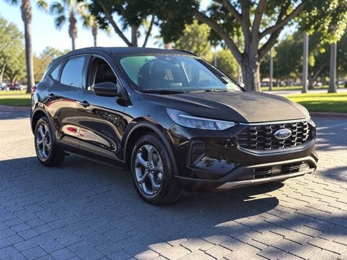 Used 2025 Ford Escape ST-Line image 4