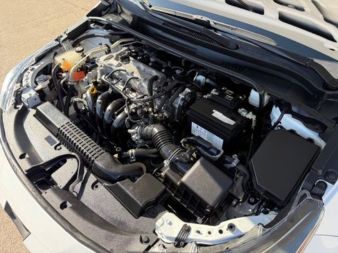 Used 2022 Toyota Corolla LE FWD image 30