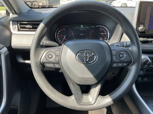 Used 2025 Toyota RAV4 XLE AWD/4WD image 25