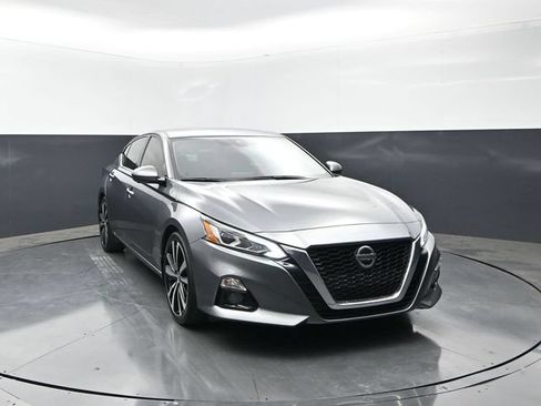 Used 2020 Nissan Altima 2.0 Platinum FWD image 5