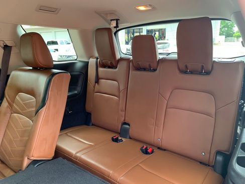 Used 2022 Nissan Pathfinder Platinum w/ Cargo Package AWD/4WD image 31