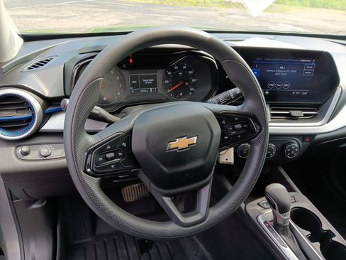 Used 2024 Chevrolet Trax LS w/ Driver Confidence Package FWD image 12