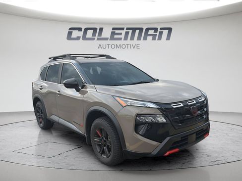 Used 2025 Nissan Rogue SV w/ Rock Creek Premium Package AWD/4WD image 3