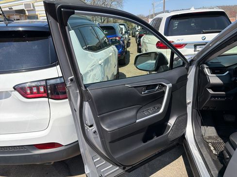 Used 2019 Toyota RAV4 XLE Premium w/ Cold Weather Package AWD/4WD image 16