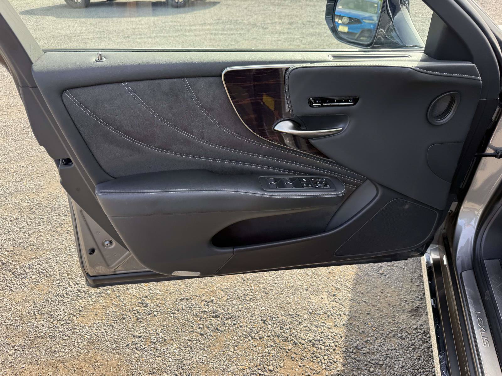 Used 2023 Lexus LS 500 AWD w/ Interior Upgrade Package image 12