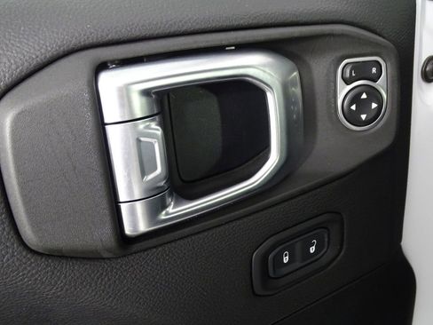 Used 2020 Jeep Wrangler Unlimited Rubicon w/ Dual Top Group image 18