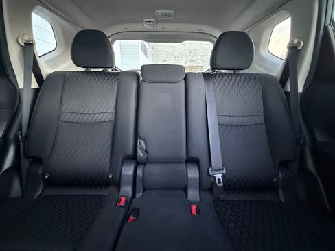 Used 2018 Nissan Rogue SV image 23