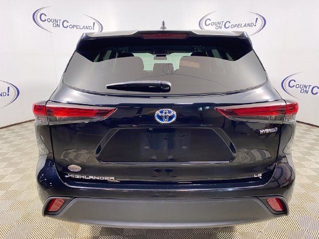 Used 2024 Toyota Highlander LE AWD/4WD image 5