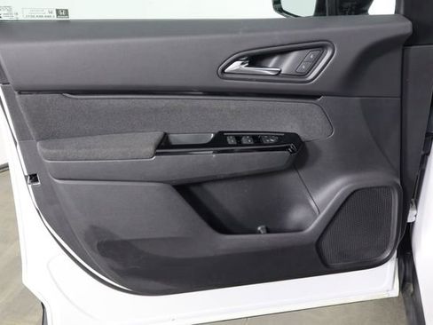Used 2024 Honda Prologue EX image 18