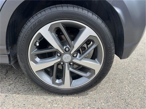 Used 2021 Hyundai Kona Limited FWD image 9