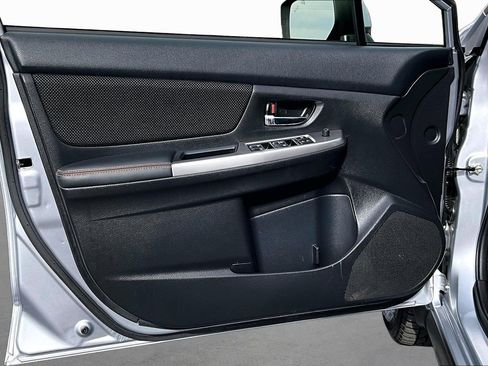 Used 2017 Subaru Crosstrek 2.0i Premium image 16