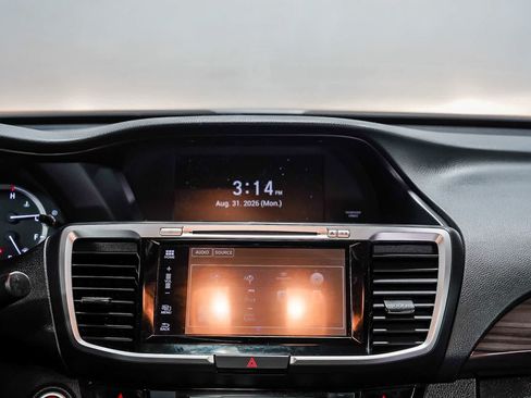 Used 2017 Honda Accord EX image 14