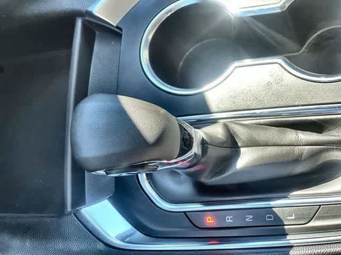 Used 2021 Chevrolet Traverse LT image 16