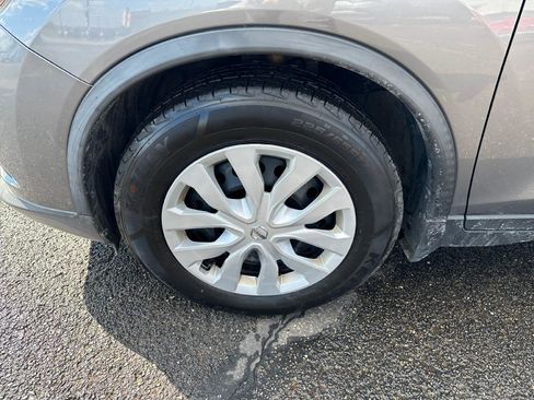 Used 2016 Nissan Rogue S image 11