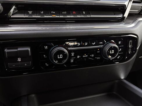 Used 2024 Chevrolet Silverado 2500 High Country w/ High Country Premium Package image 22