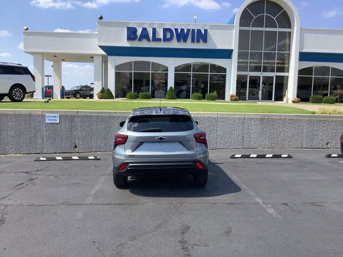 Used 2024 Chevrolet Trax RS w/ Sunroof Package image 6