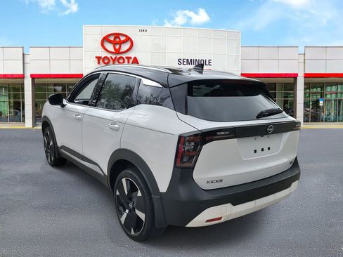 Used 2025 Nissan Kicks SR image 4