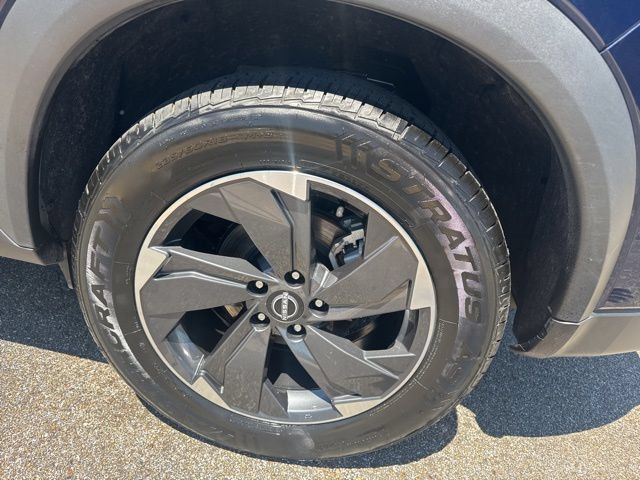 Used 2024 Nissan Rogue SV FWD image 9