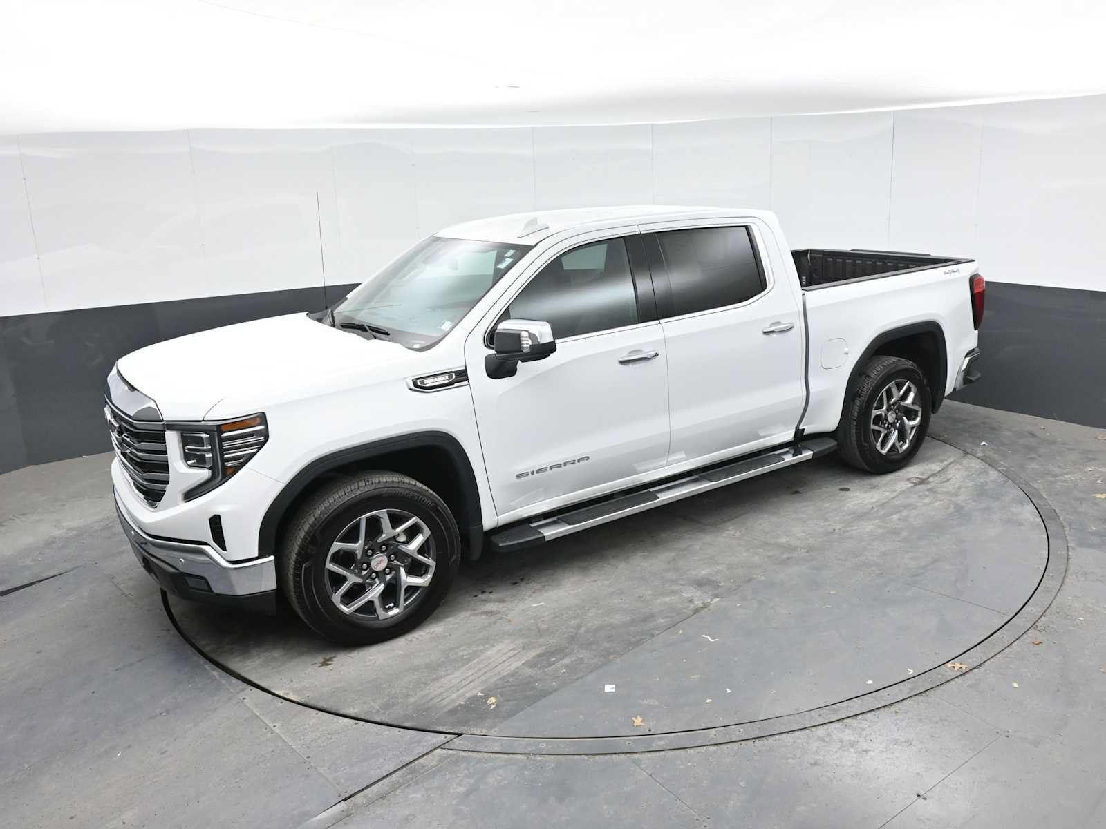 Used 2024 GMC Sierra 1500 SLT w/ SLT Premium Plus Package AWD/4WD image 30