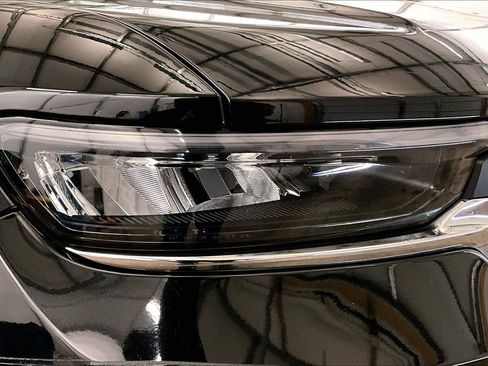 Used 2023 Jeep Grand Cherokee Laredo image 27