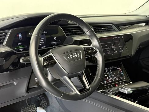 Used 2022 Audi e-tron Premium Plus w/ Premium Plus Package AWD/4WD image 45