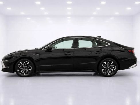 Used 2025 Hyundai Sonata SEL FWD image 2